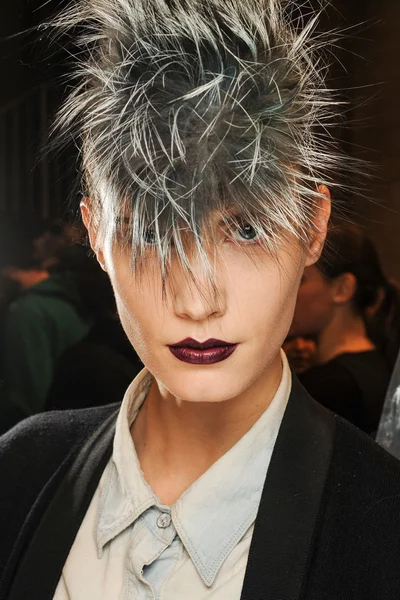 Look 16